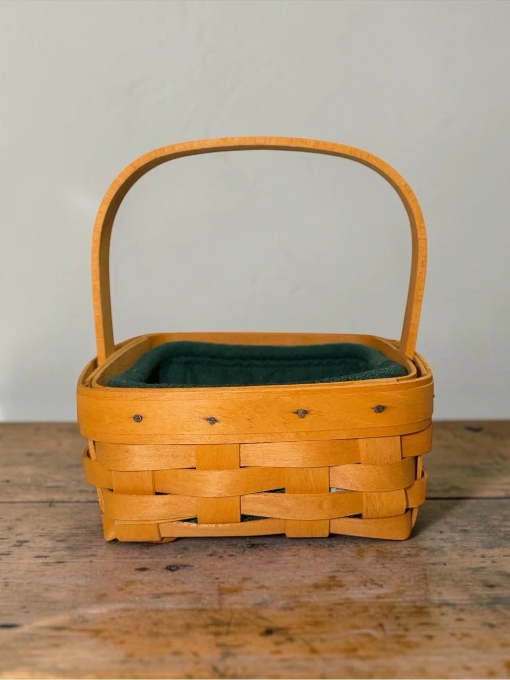 VINTAGE 2001 Longaberger Tarragon Booking Basket